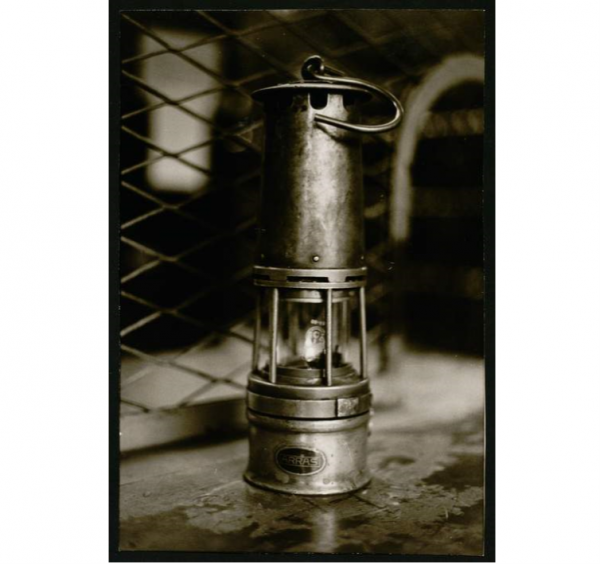 MAGNET NOIR ET BLANC LAMPE DE MINEUR
